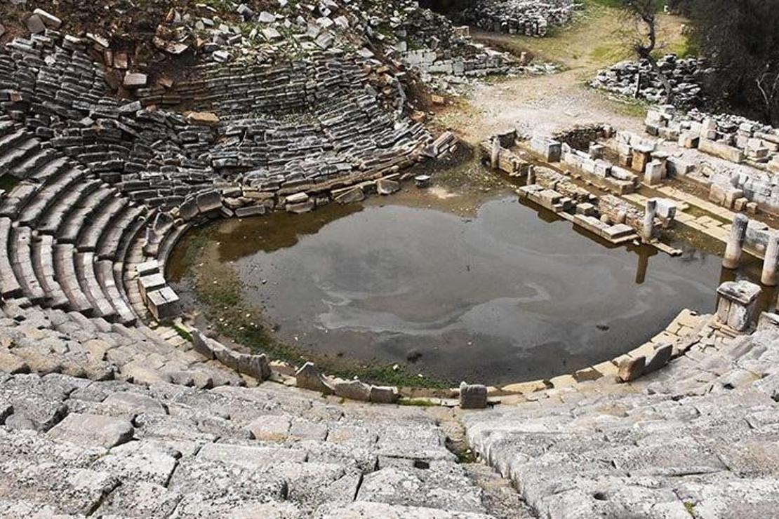 ‘Gladyatörler Kenti’nin tiyatrosu gün ışığına çıkıyor