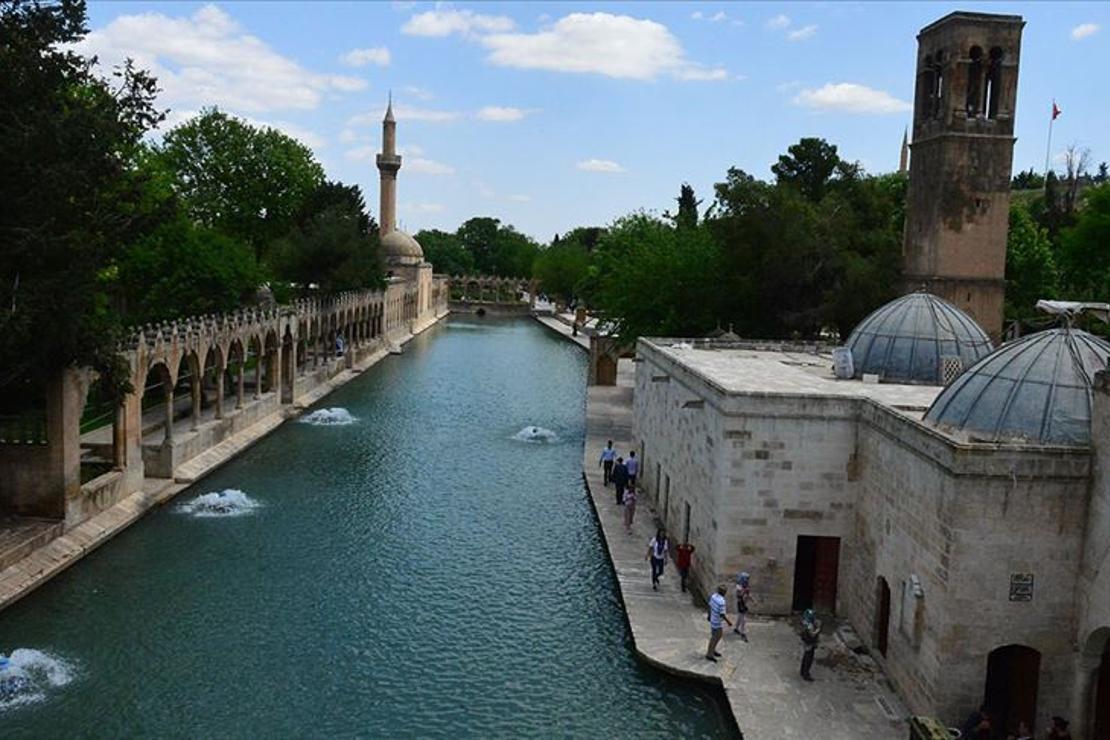Balıklıgöl'ün simge camisi ibadete açılıyor