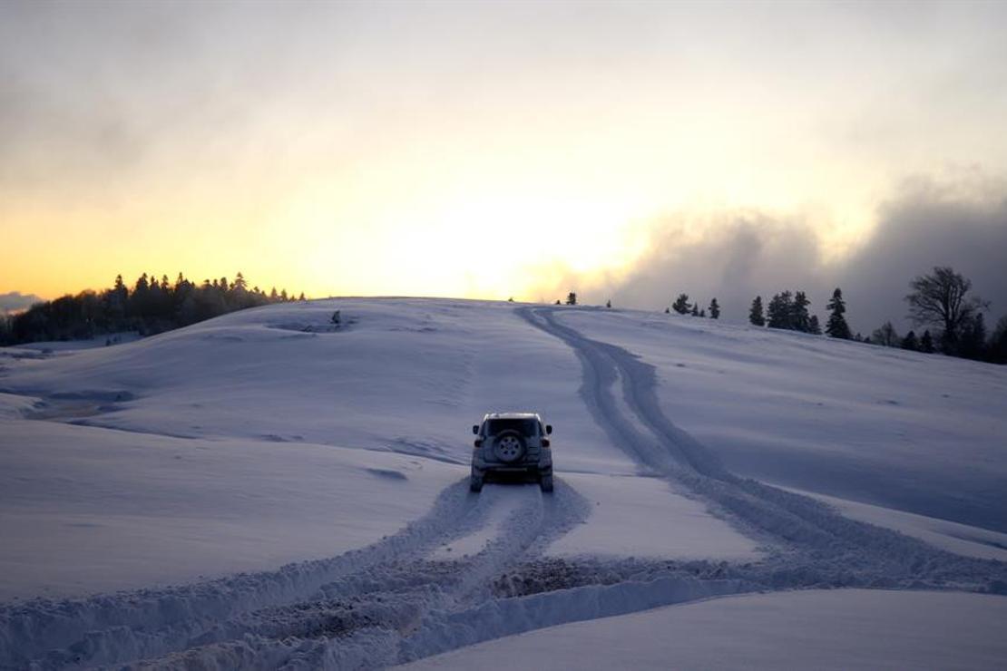 Düzce'de off-road tutkunlarının kar safarisi nefes kesti