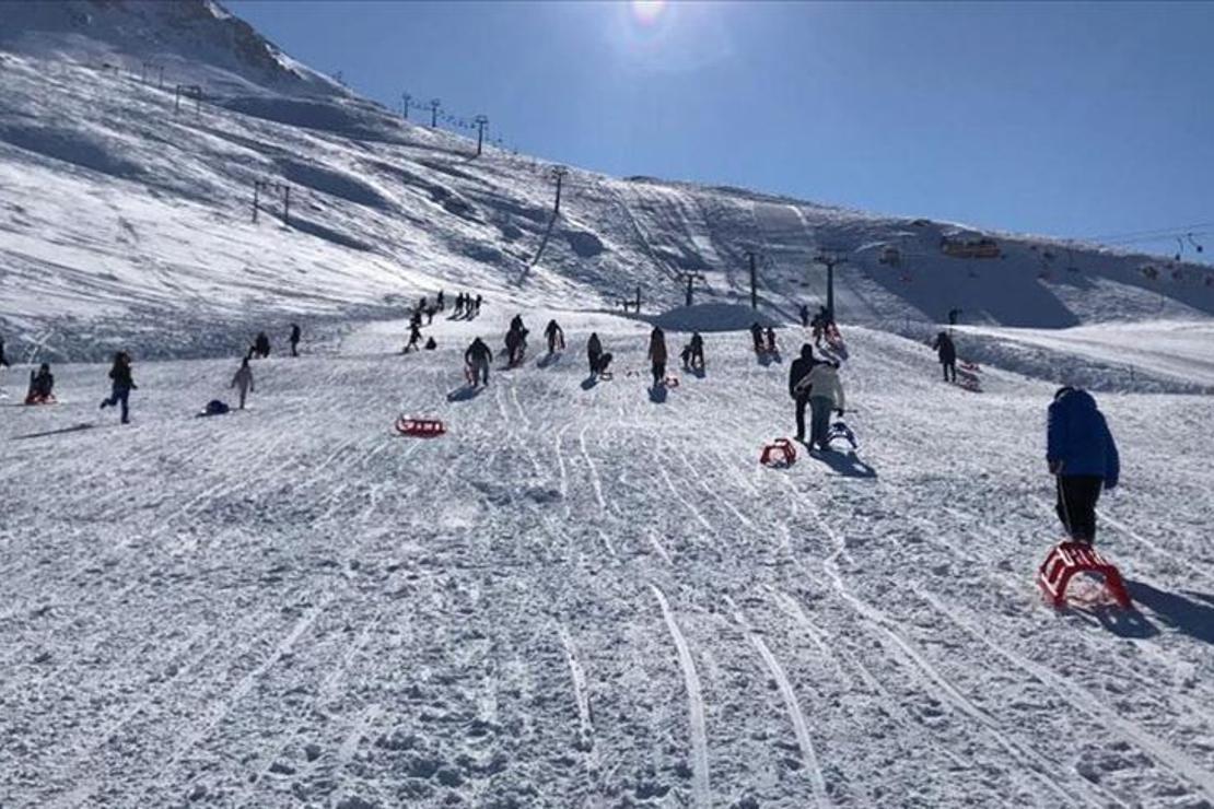 Aynı gün deniz ve kayak keyfi yapıyorlar