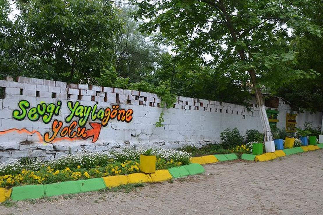 Kadınlar 'en güzel köy'de turizm için kolları sıvadı