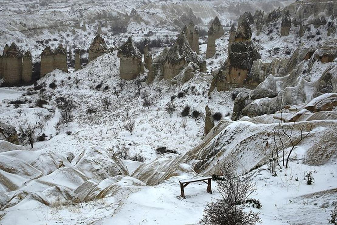 Kapadokya ilkbaharda beyaza büründü