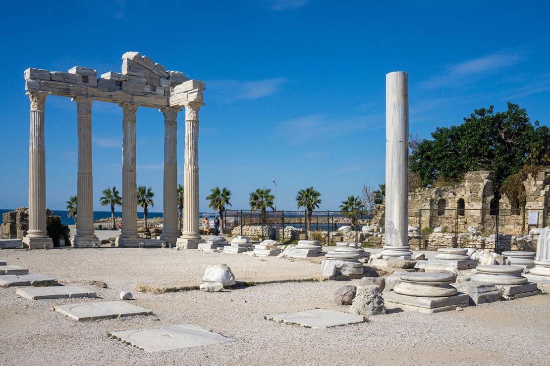 Tarihi Apollon Tapınağı sessizliğe büründü