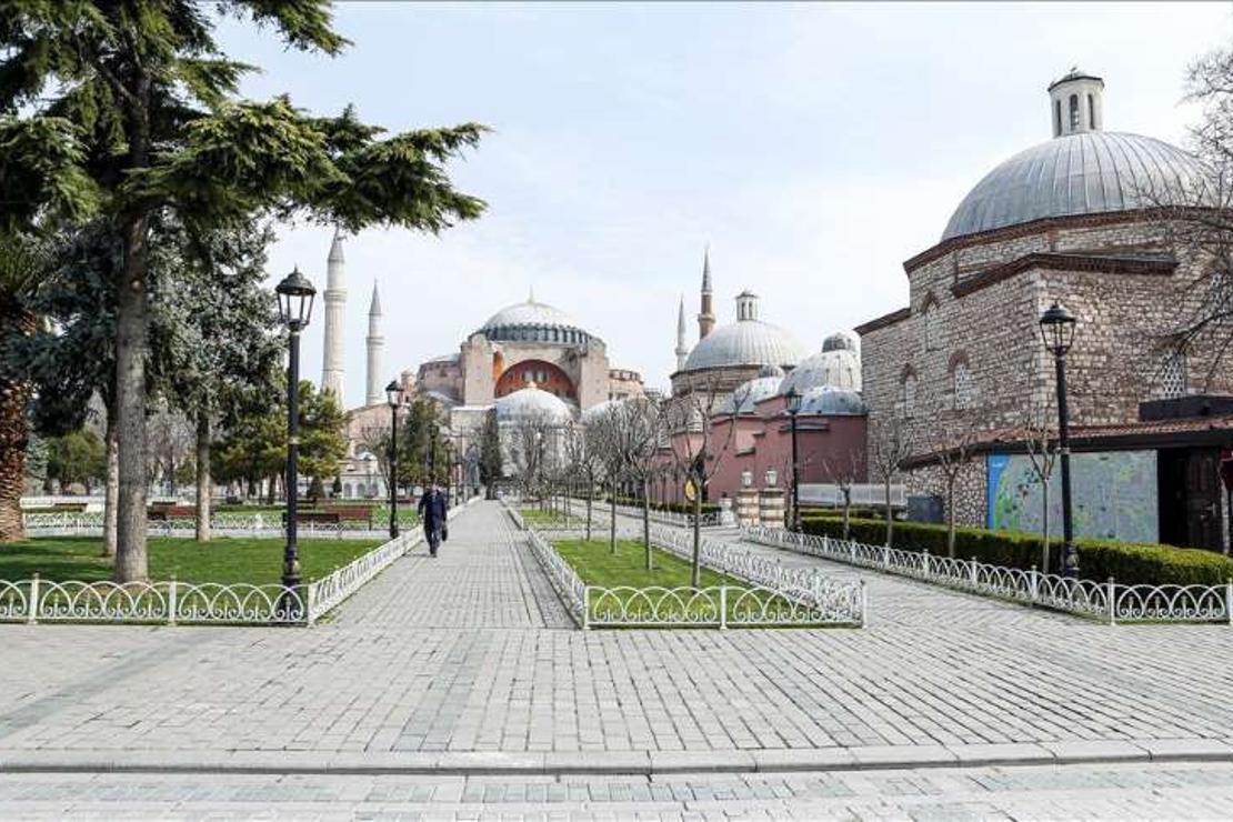 İstanbul sokaklarında koronavirüs sakinliği