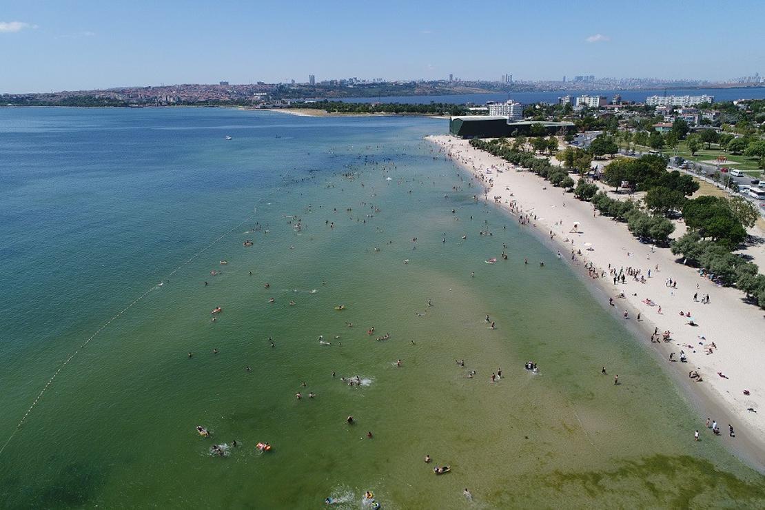 Menekşe Plajı’nda bayram yoğunluğu