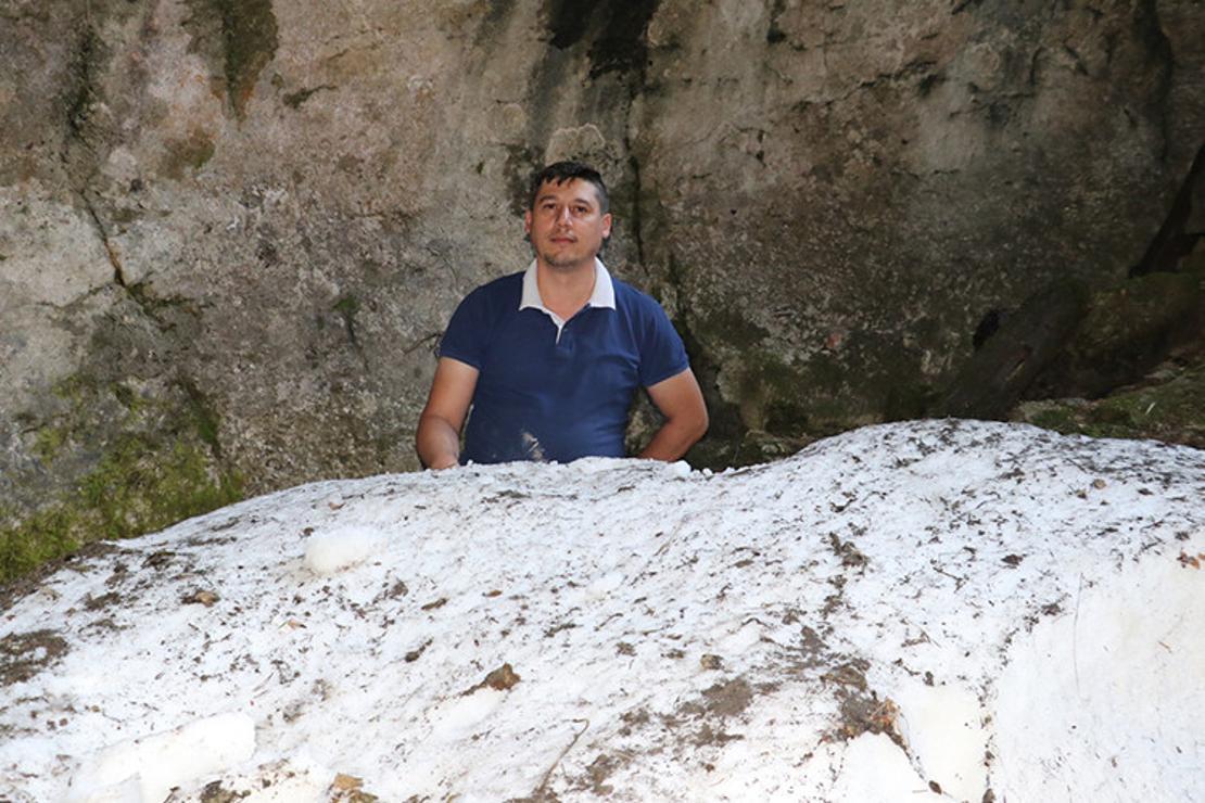 Mağaranın karı yazın bile erimiyor... İçeride binlerce yıllık kar kütleleri var