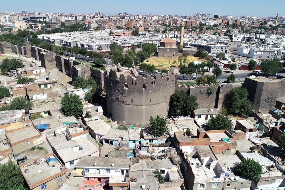 UNESCO mirası Diyarbakır Surları'nda 500 günlük restorasyon başladı