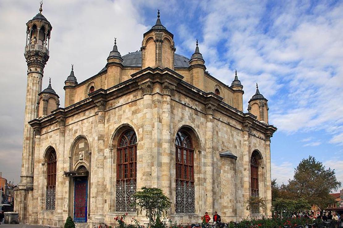 Aziziye Camii özellikleri nelerdir?