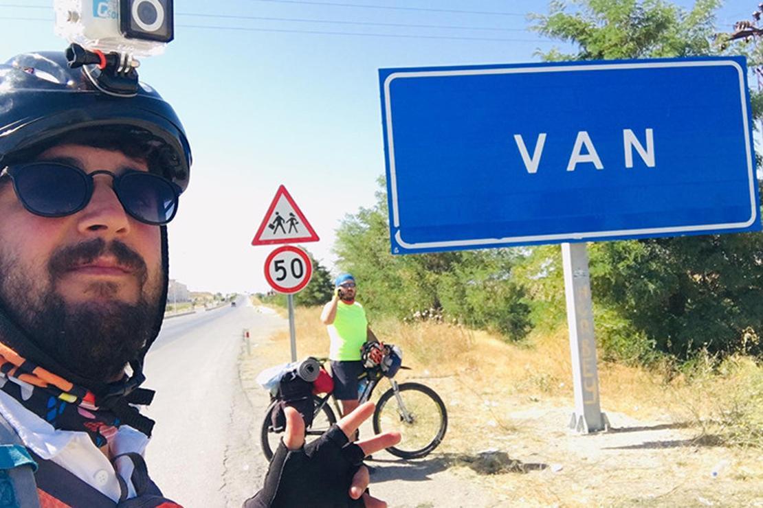 Van Gölünün kirliliğine dikkat çekmek için 3 günde 365 kilometre pedal çevirdiler