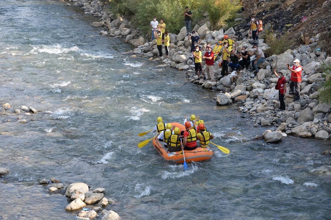 Terörden temizlenen Kato Dağı'nda rafting şampiyonası başladı