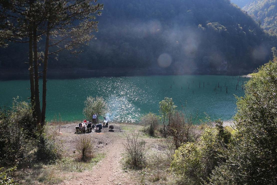 Sülüklü Göl Tabiat Parkı'nda sonbaharın güzellikleri yaşanıyor