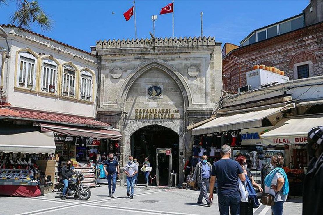 Tarihi Kapalıçarşı esnafı turistleri bekliyor