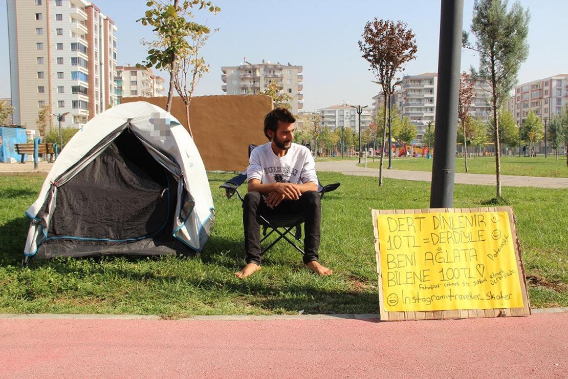 4 yılda 51 şehri otostop çekerek gezip, 10 liraya dert dinledi