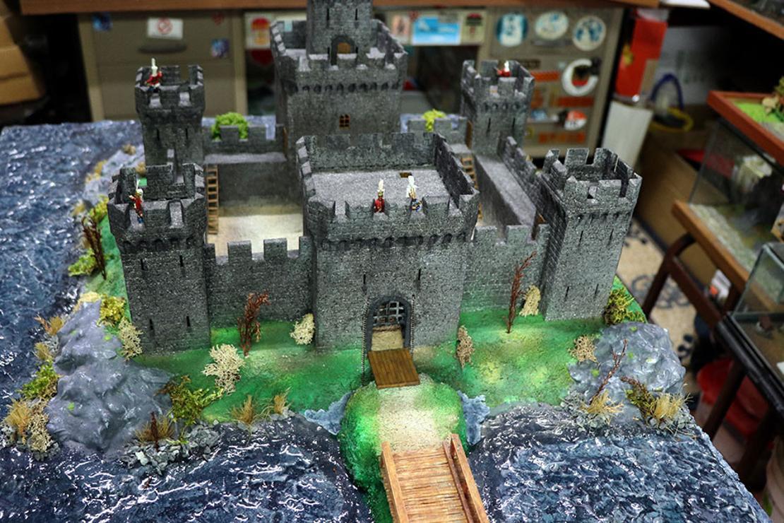 Tarihi şehirleri ve savaşları yaptığı diorama çalışmalarıyla canlandırıyor