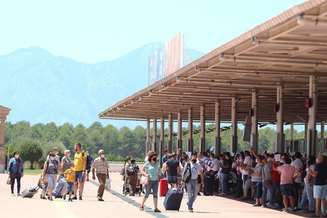 Antalya yılın ilk 10 ayında 3 milyon 276 bin turist ağırladı