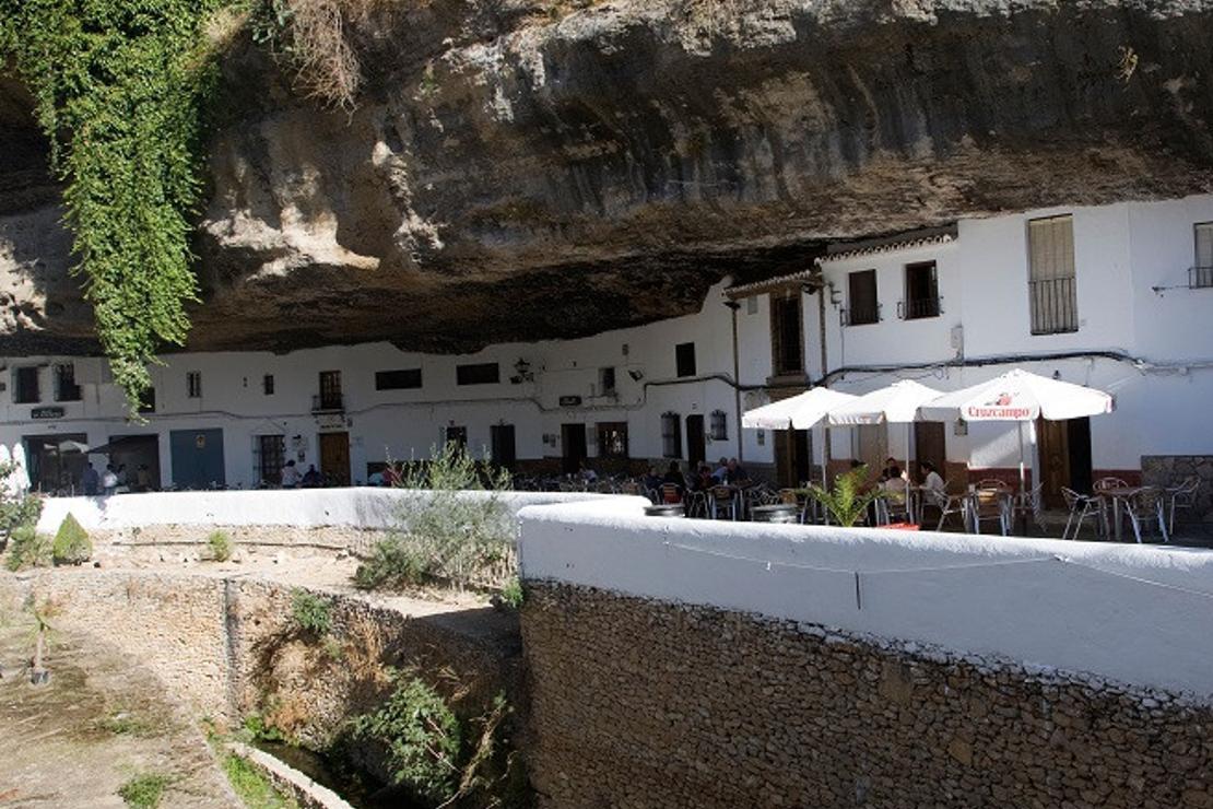 Hem korkutuyor hem de ilginç görüntüsüyle kendini sevdiriyor: Setenil de las Bodegas