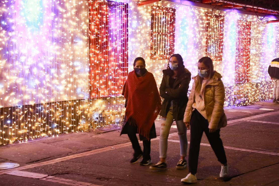 Kolombiyalılar 'Mum Günü'nde geceyi aydınlattı