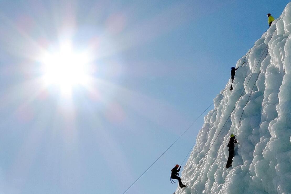 Palandöken'de zipline hattı ve buz duvarı, macera sevenleri ağırlıyor