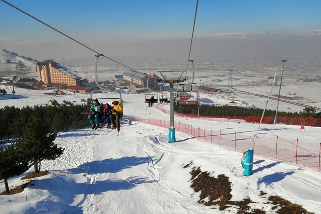 Yaşadıkları ilde kar olmadığı için Erzurum’a kayak yapmaya geldiler
