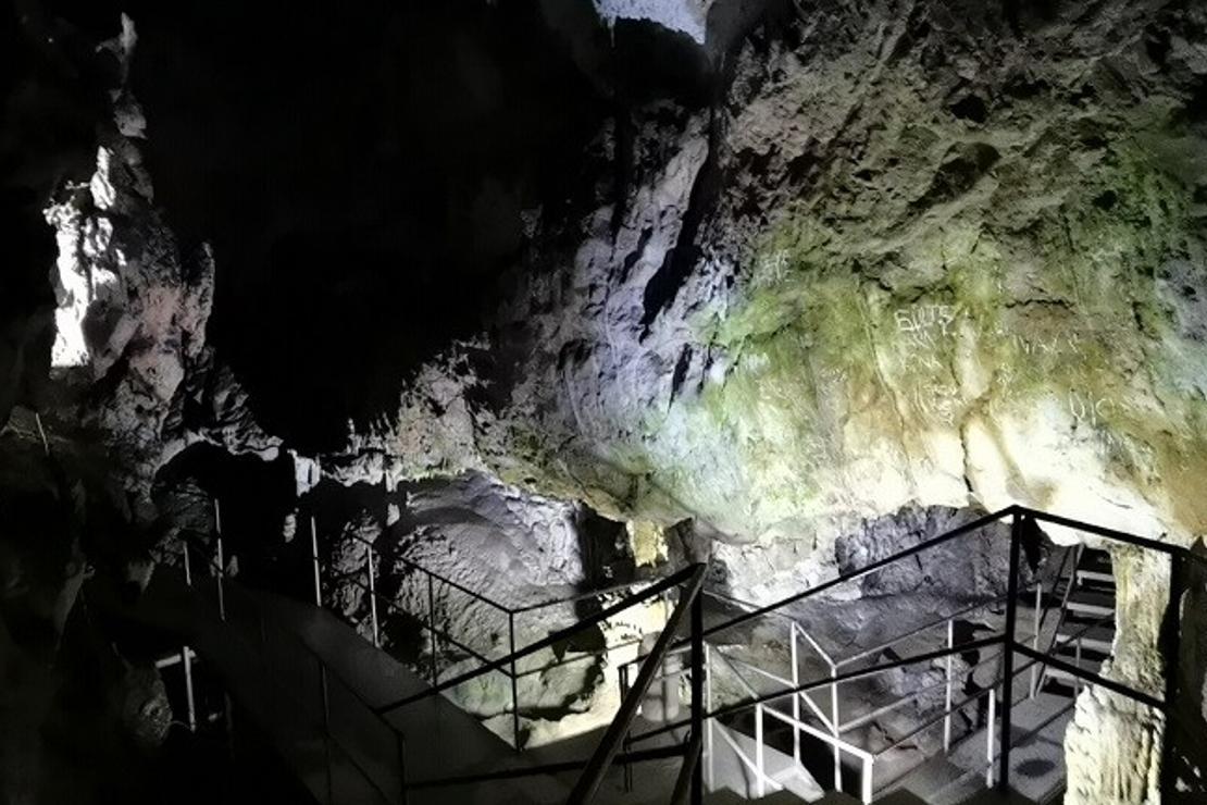 Oylat Mağarası’daki sıcaklık, kış aylarında da 18 derece ölçülüyor