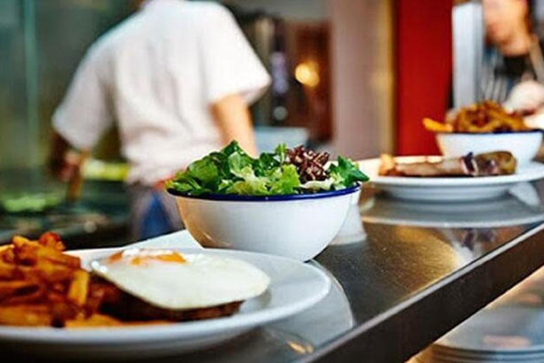 Sarayda çay saati ya da yemeğin keyfi bir başka
