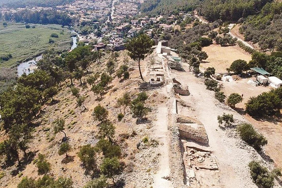 Akyaka’da ortaçağ kalesi
