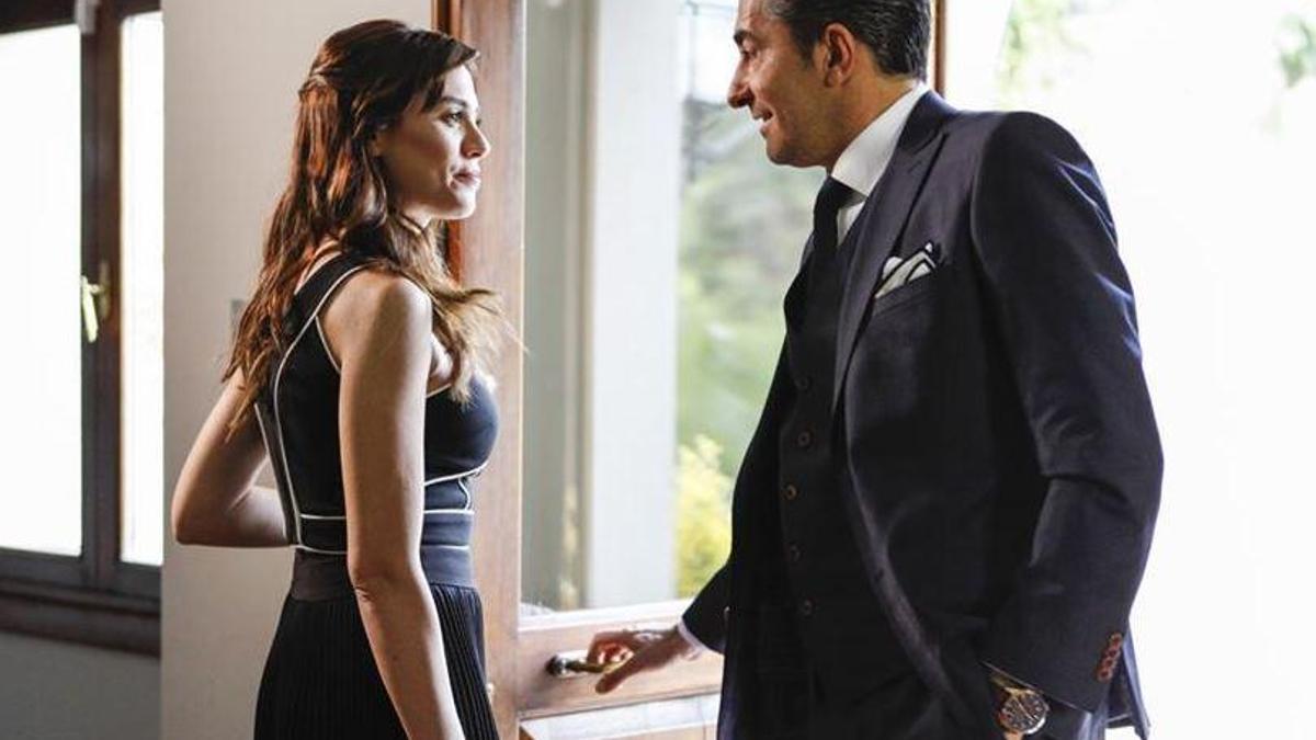 Paramparça 67. Bölüm fragmanında Ayşe'nin korkusu! - İzle - Hürriyet
