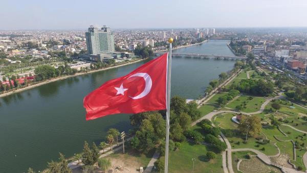 Adana Haberleri Adana Semalarina Dev Turk Bayragi Yerel Haberler