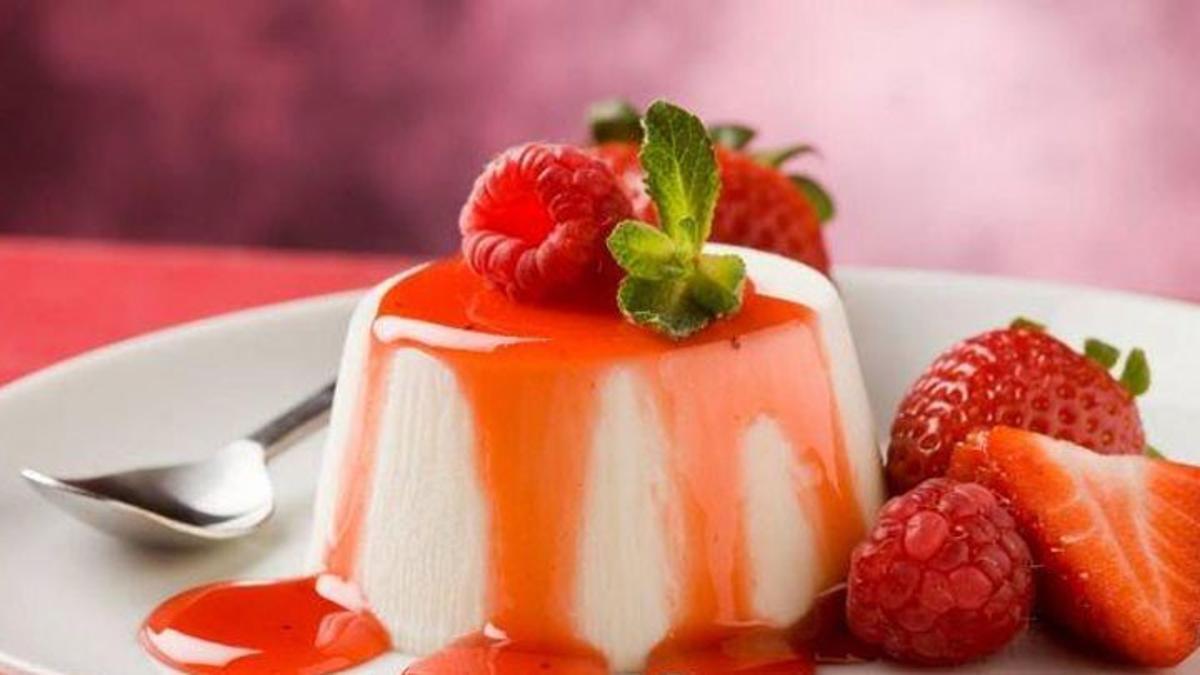 Çilekli panna cotta tarifi Tatlı Tarifleri