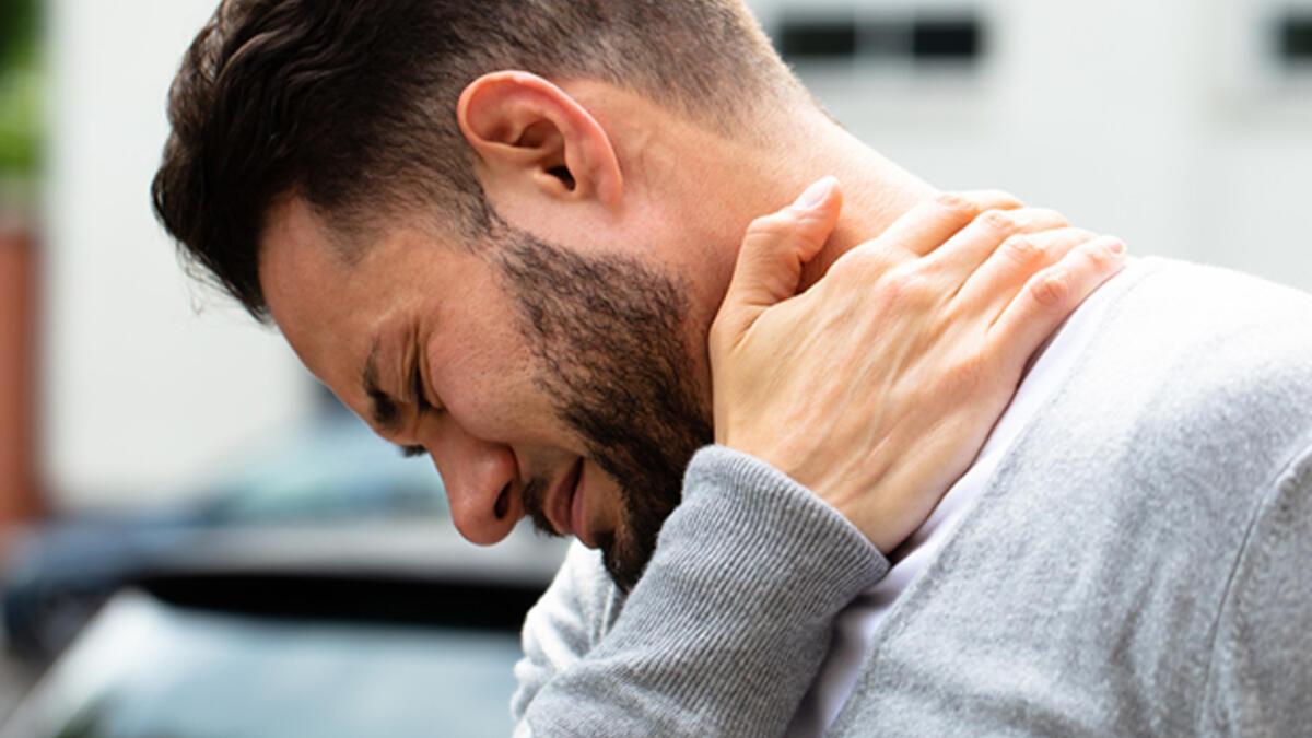 Boyun ağrısına ne iyi gelir? Boyun ağrısı nasıl geçer ve nedenleri