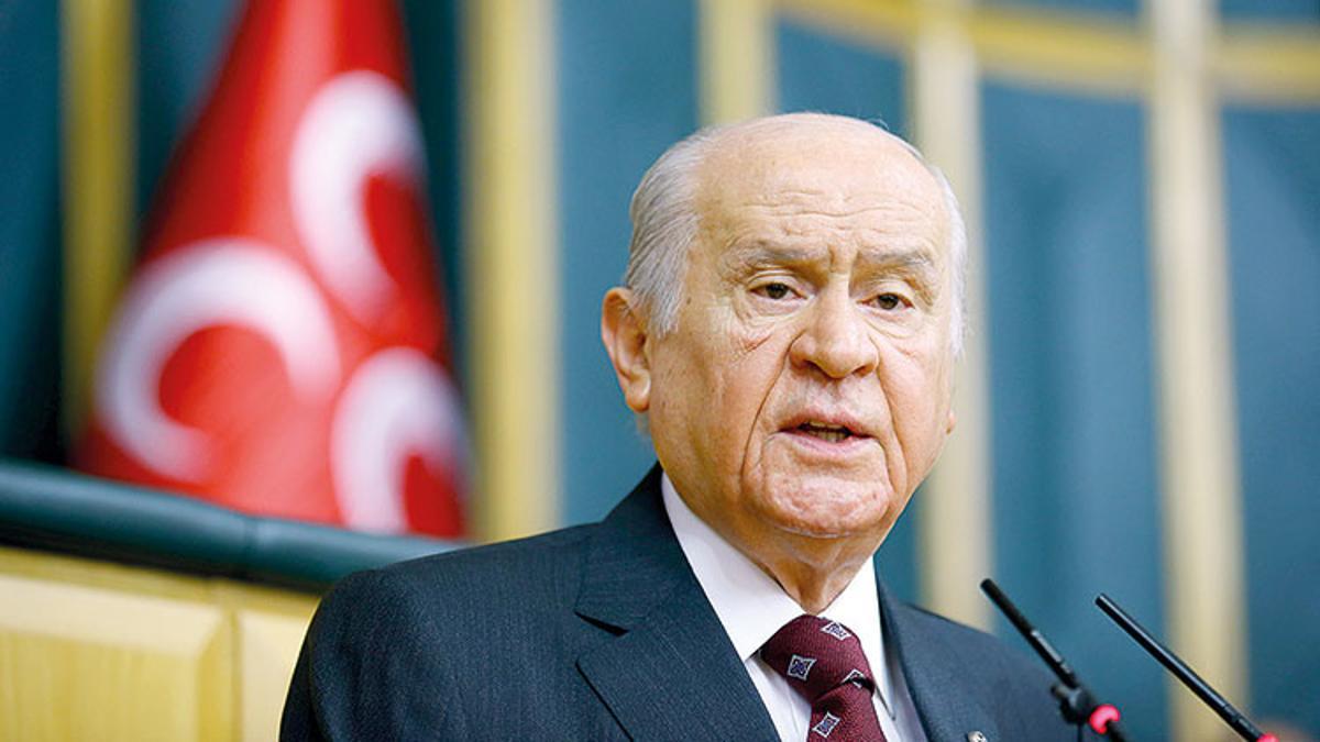 Bir kaşık suda fırtına estiriliyor