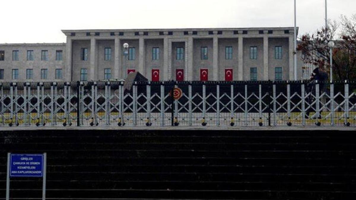 TBMM'deki ziyaretçi yasağı uzatıldı
