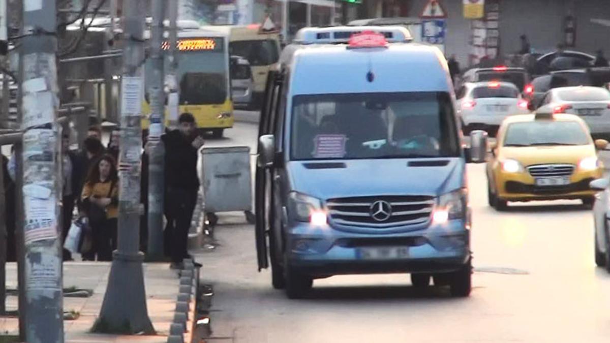 Esenyurt'ta şaşırtan görüntü! Minibüs durduruldu ve...