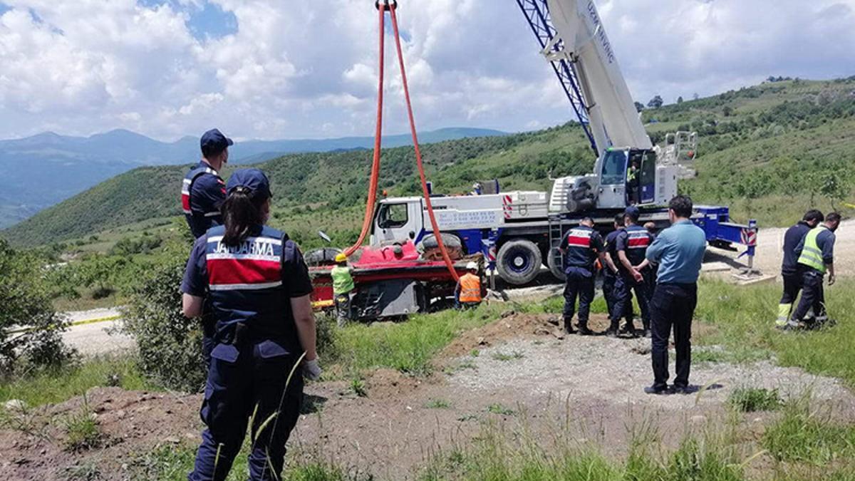 devrilen is makinesinin altinda kalan operator oldu son dakika haberleri