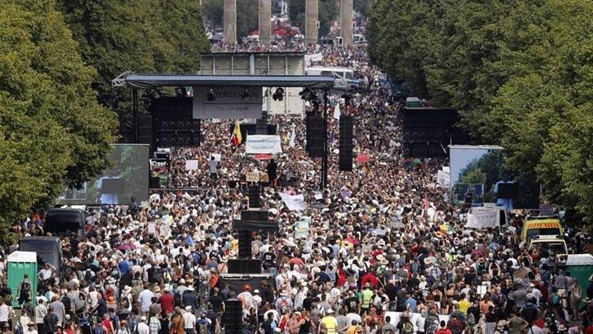 Almanya'da Covid-19 kısıtlamaları protesto edildi - En Son Haberler