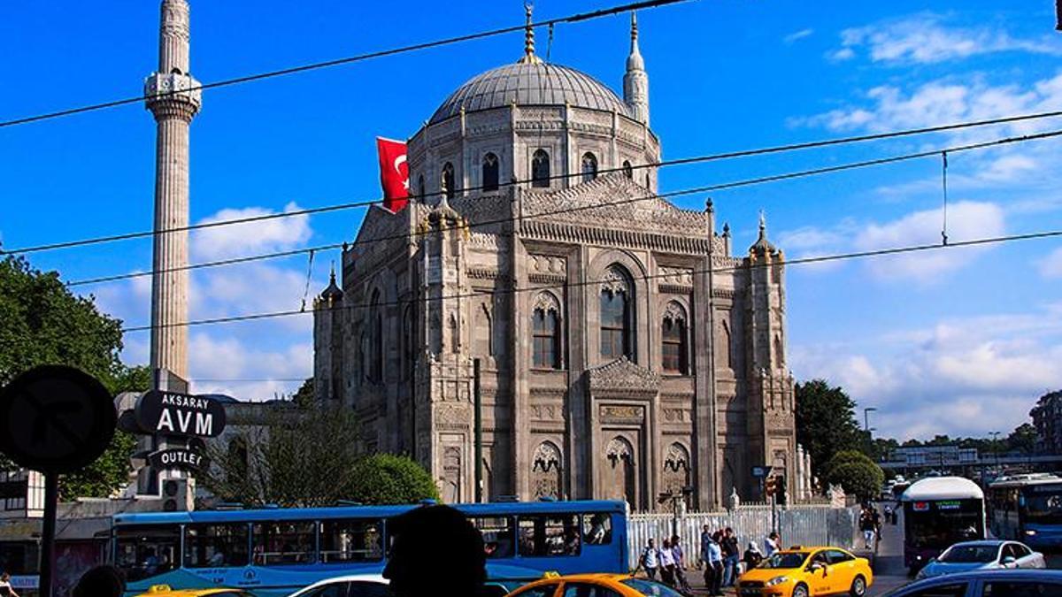 Pertevniyal Valide Sultan Camii Nerede? Pertevniyal Valide Sultan ...