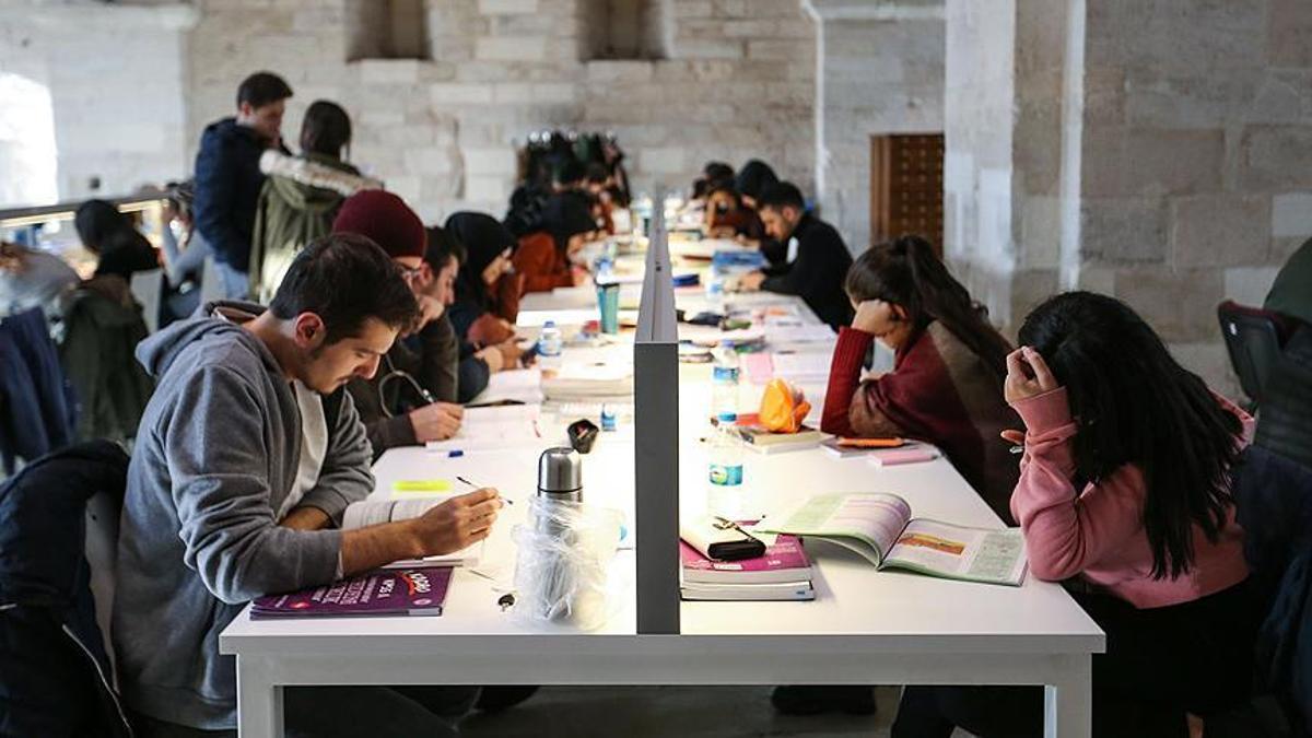 Universiteler Acilacak Mi Ne Zaman Acilacak 2020 2021 Universitelerin Acilis Tarihi Hakkinda Son Aciklamalar