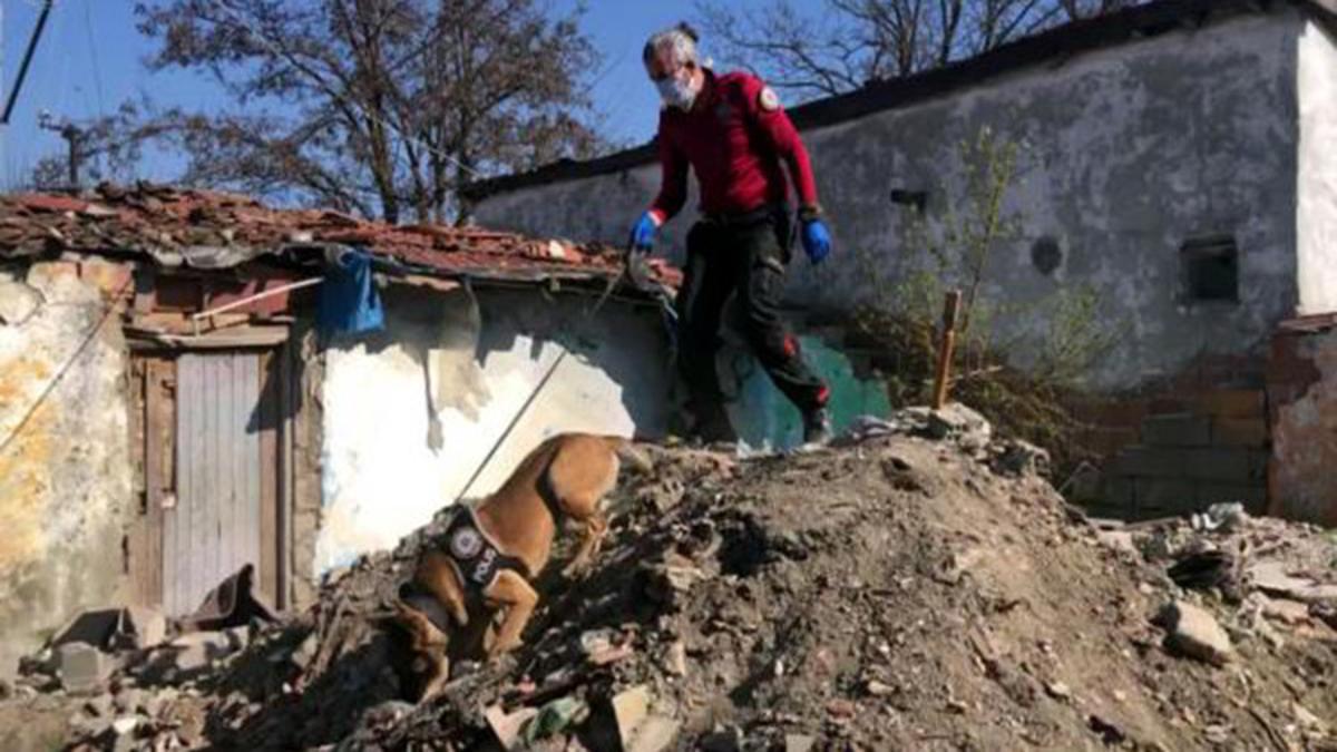 �Larissa� ile aramada evin duvarları arasında ve halı altında �Larissa� ile aramada evin duvarları arasında ve halı altında