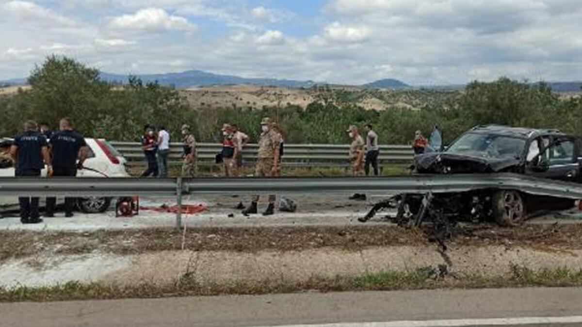 Son Dakika Amasya Da Feci Kaza 2 Kisi Hayatini Kaybetti 5 Yarali