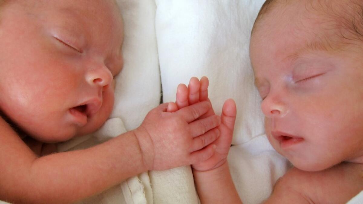 ikiz cocuk nasil yapilir neye bagli iste ikiz bebek ihtimalini artiran faktorler