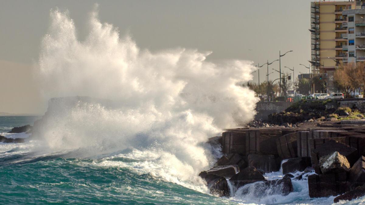 Akdeniz depremi ardından korkutan uyarı: Tsunami nedir? Tsunami