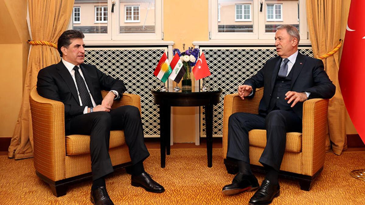 Bakan Akar IKBY Başkanı Barzani ile görüştü