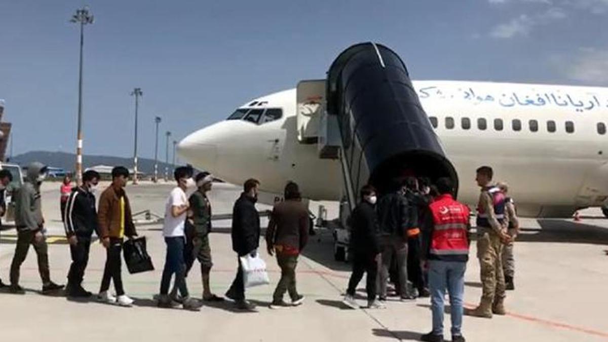 Göç İdaresi Yılbaşından bu yana 28 bin 581 düzensiz göçmen sınır dışı