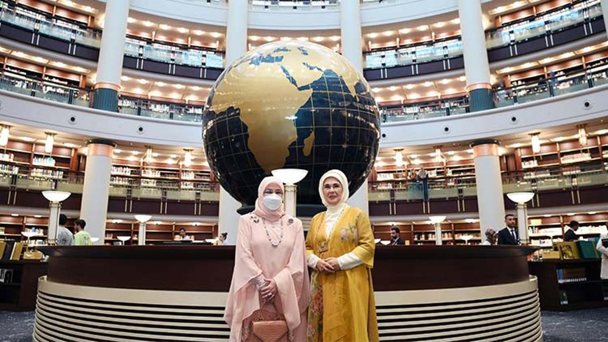 Emine Erdoğan, Malezya Kraliçesi Tunku Azizah ile bir araya geldi