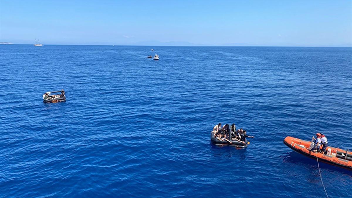 Kuşadası’nda Yunanistan’ın geri ittiği 114 göçmen kurtarıldı