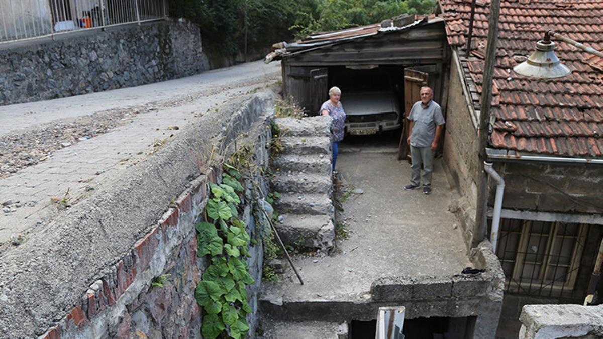 Artvin’de eşinin hatırası otomobili 36 yıl garajda sakladı