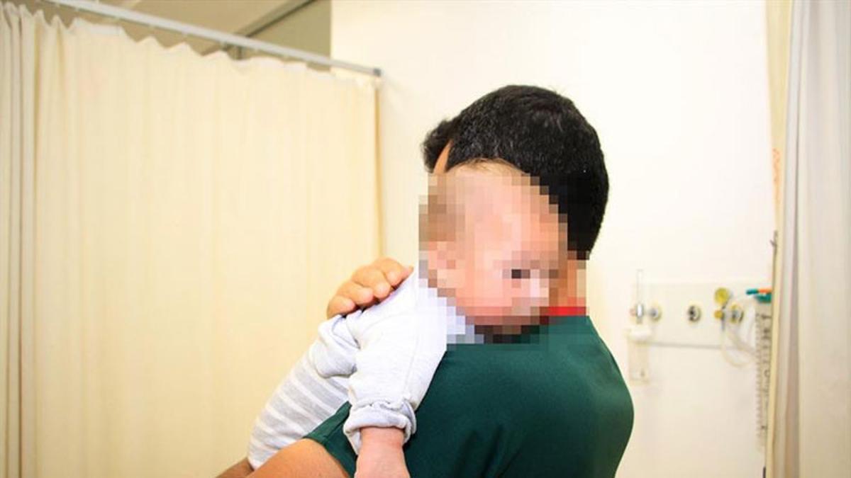 Vicdansız baba! Eşini bıçaklayıp çocuğunu kaçırdı… Ağlıyor diye hastaneye bıraktı