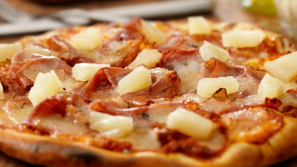 Pizzanın en farklı çeşitlerinden biri&hellip; Ananaslı pizza tarifi