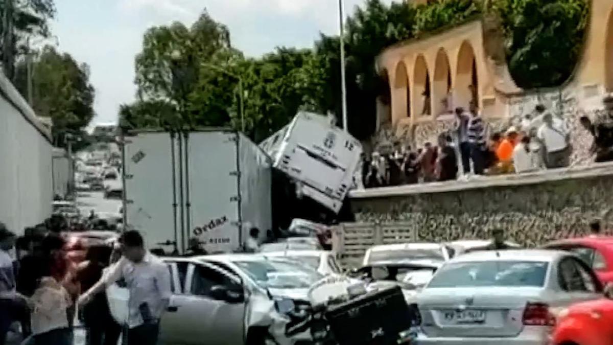 Meksika’da freni patlayan tır onlarca aracı ezdi: 44 yaralı
