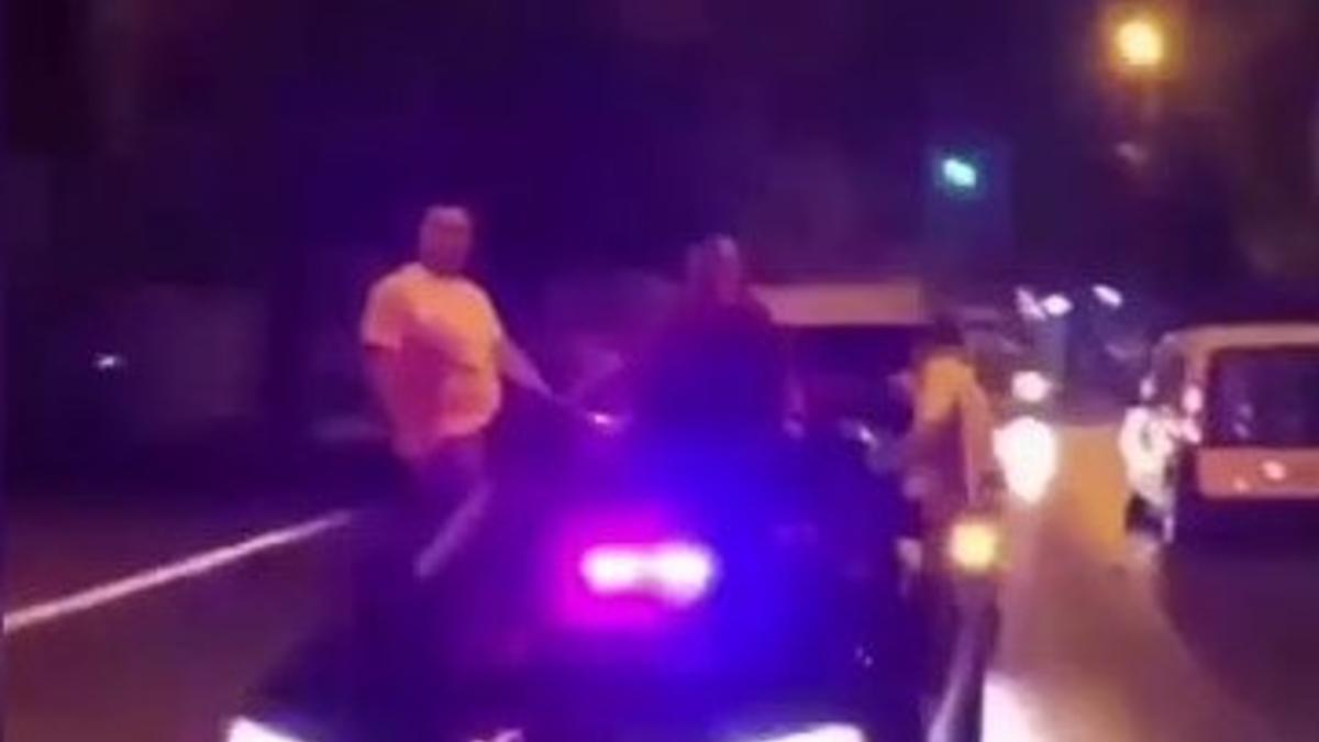 Bağcılar’da asker konvoyundaki çakarlı araca ceza